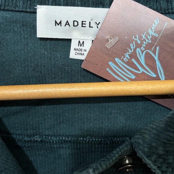 Green Cropped Jean Jacket with Classic Collar - Picture 3 of 4